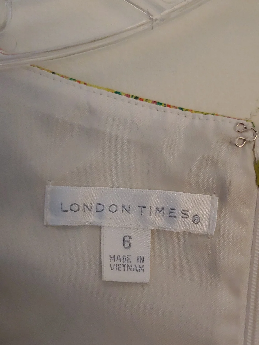 London Times Sleeveless Fit & Flare Dress Size 6 Colorful Medallion Print